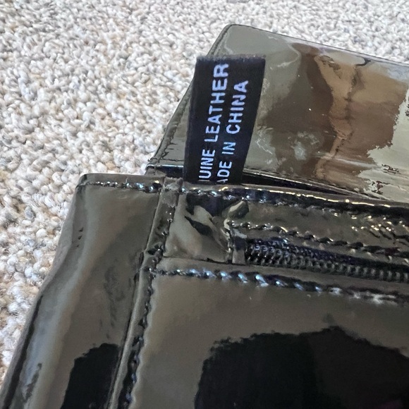 Tarnish Black Genuine Leather Patent 13 Card Slot Wallet/Clutch Zipper Trim - Picture 10 of 10